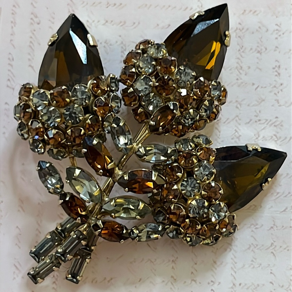 Vintage unsigned Schreiner 3 acorn brooch smoky grey and dark topaz crystals
